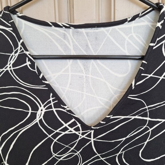 Unbranded Petite Pullover SzSP Black/White Abstract 3/4 Sleeves SpandexBlend EUC - Picture 4 of 12